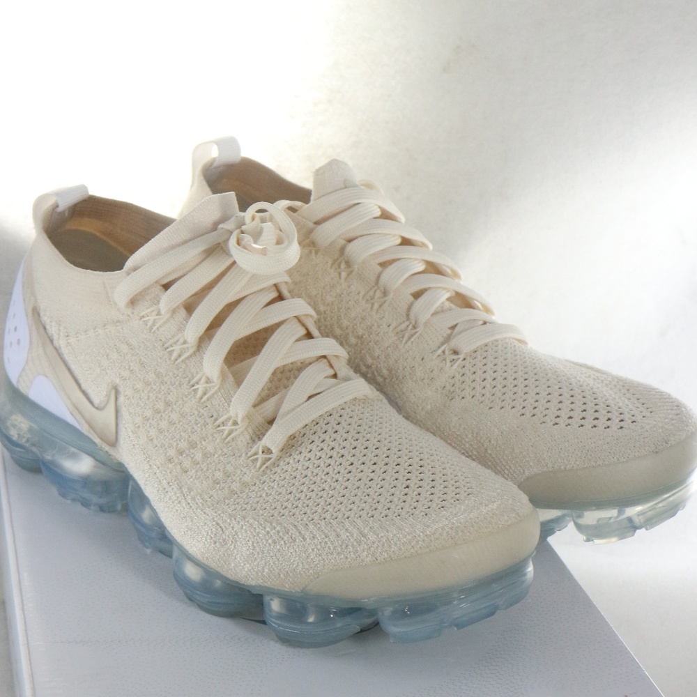 SOLD Nike W Air Vapormax Flykinit 2 'Light Sneaker - Picture 6 of 8